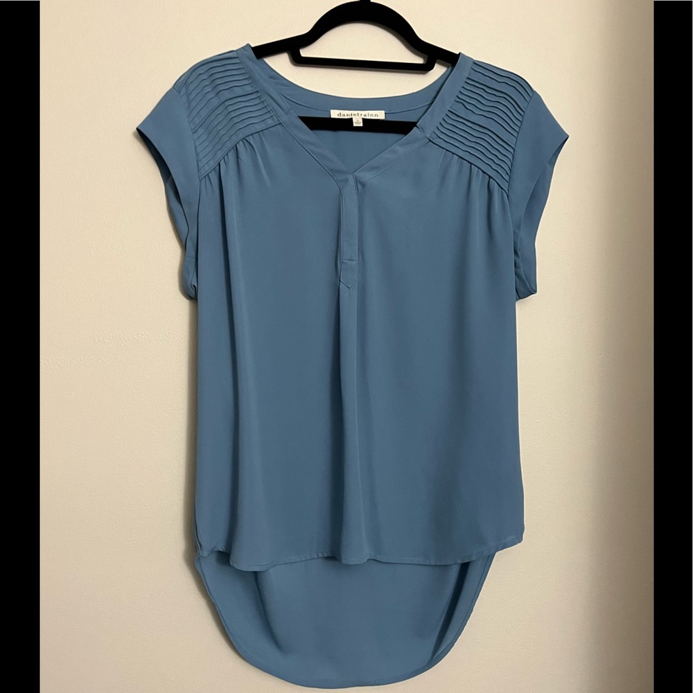Daniel Rainn top